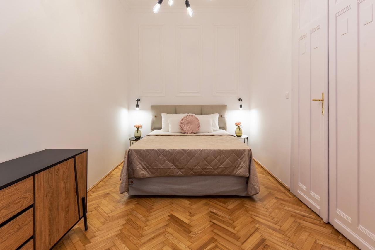 Glamorous Modern Apartment In The Hearth Of Budapešť Exteriér fotografie